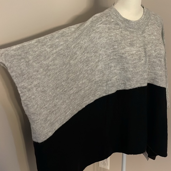 Ann Taylor Cape sweater - Picture 2 of 6